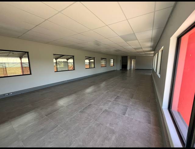 3,200M² WAREHOUSE FOR SALE IN WITHOK ESTATE